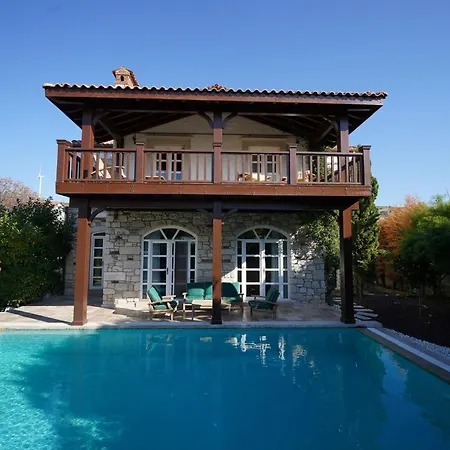 Cesme Havuzlu Muestakil Villa Tursite