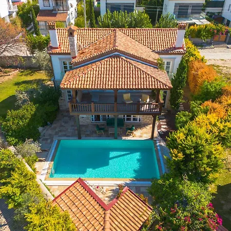 Cesme Havuzlu Muestakil Villa Tursite