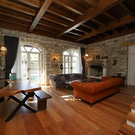Cesme Havuzlu Muestakil Villa Tursite