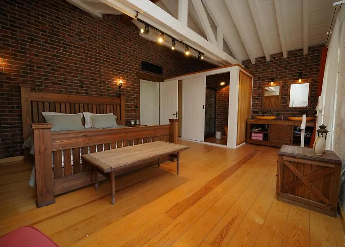 Cesme Havuzlu Muestakil Villa