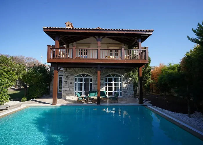 Cesme Havuzlu Muestakil Villa Tursite