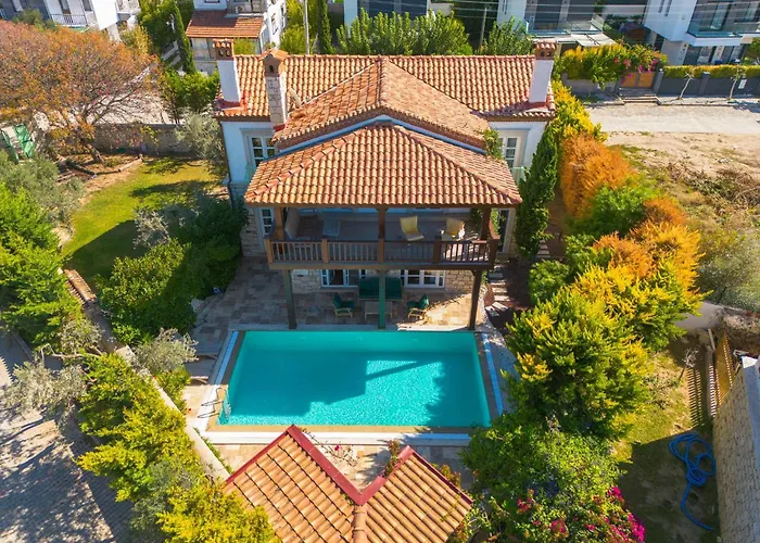 Cesme Havuzlu Muestakil Villa Tursite