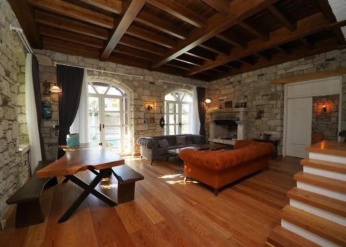 Cesme Havuzlu Muestakil Villa Tursite